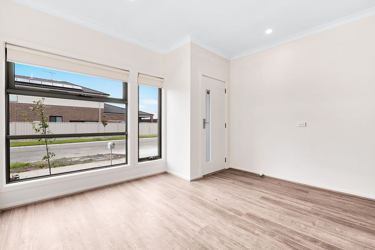 2A Edith Way, Pakenham VIC 3810, Pakenham - Thumbnail 2