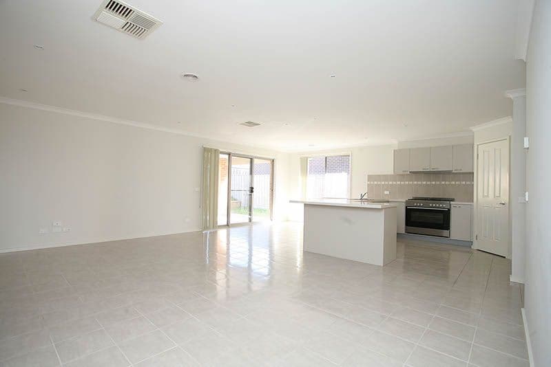 16 Sistine Row, MERNDA VIC 3754, Mernda - Thumbnail 2