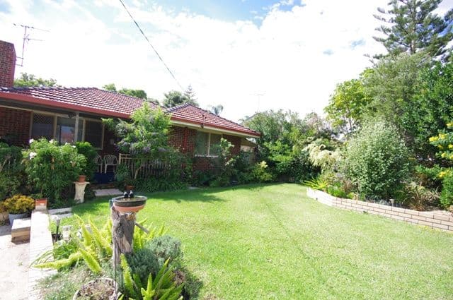 31 Albourne Place, BALGA WA 6061, Balga - Thumbnail 2