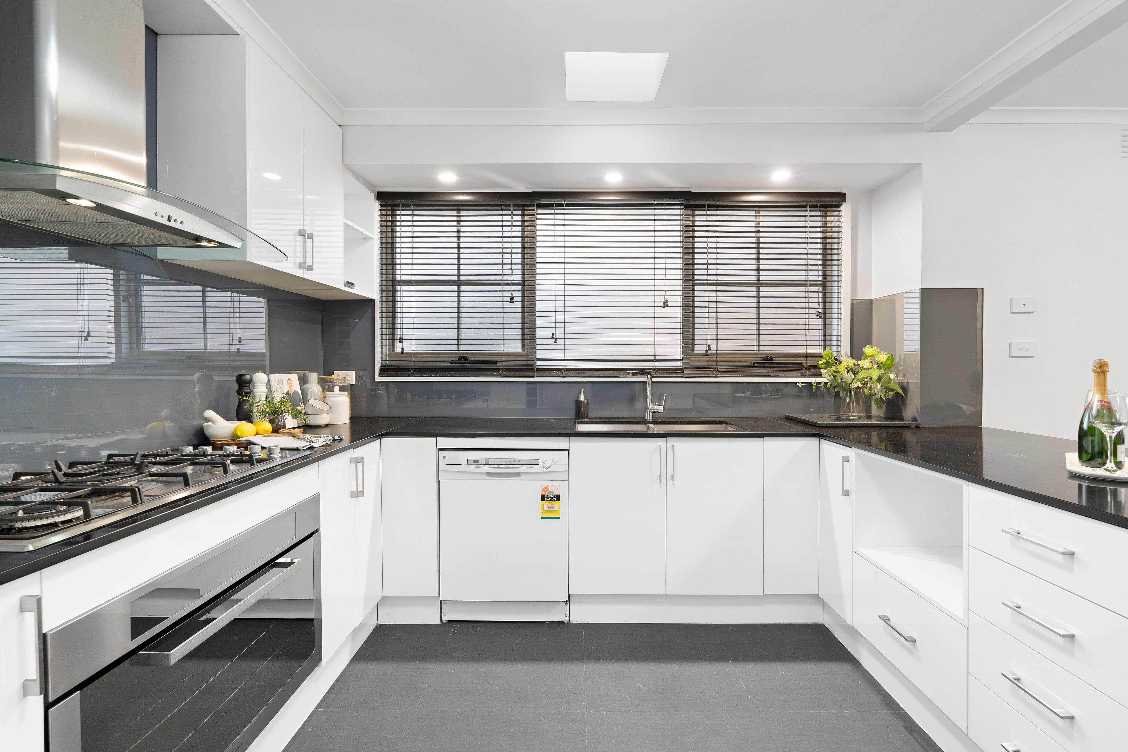 13 Folkstone Crescent, Ferntree Gully VIC 3156, Ferntree Gully - Thumbnail 7