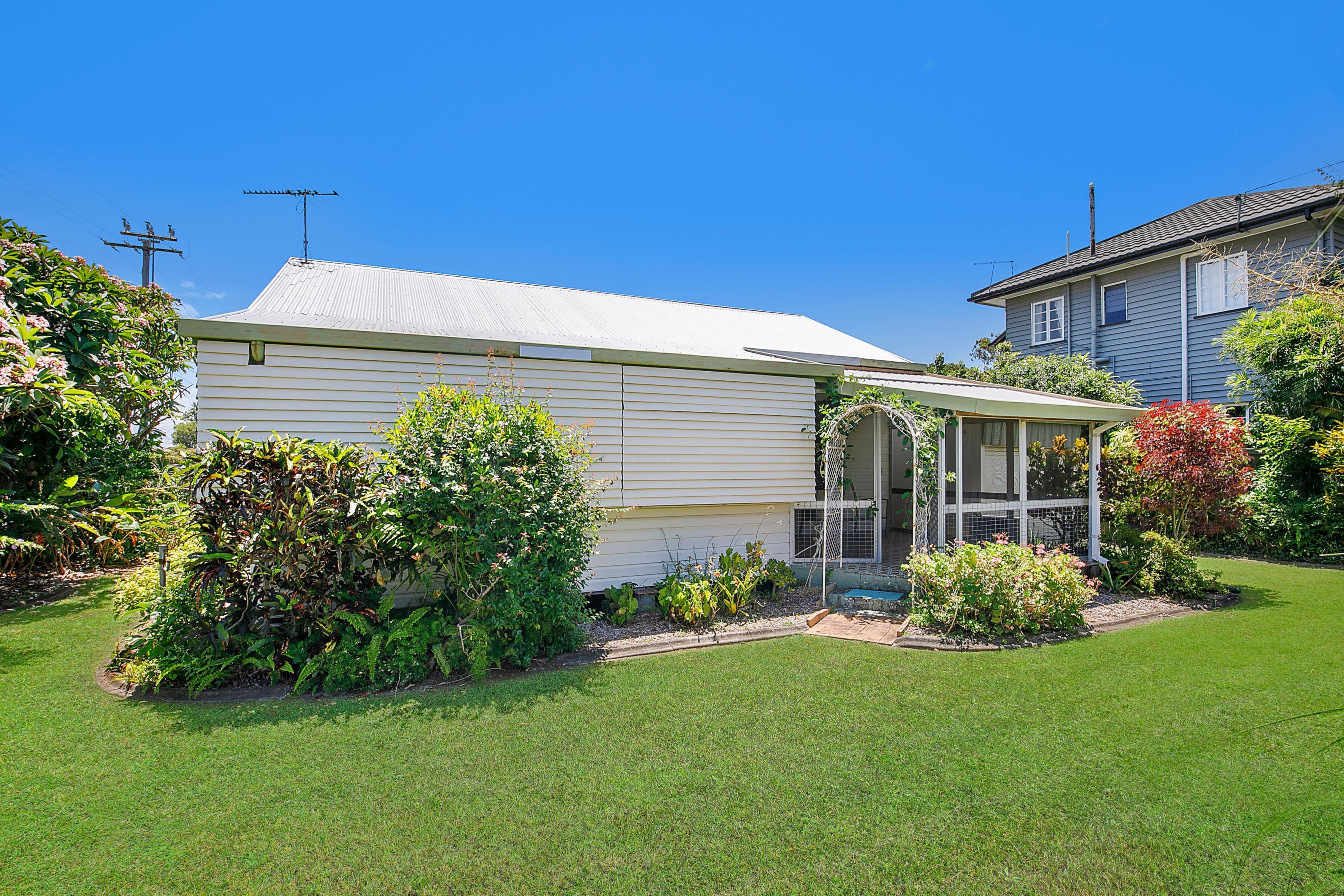 1 Oak Avenue, Scarborough QLD 4020, Scarborough - Thumbnail 2