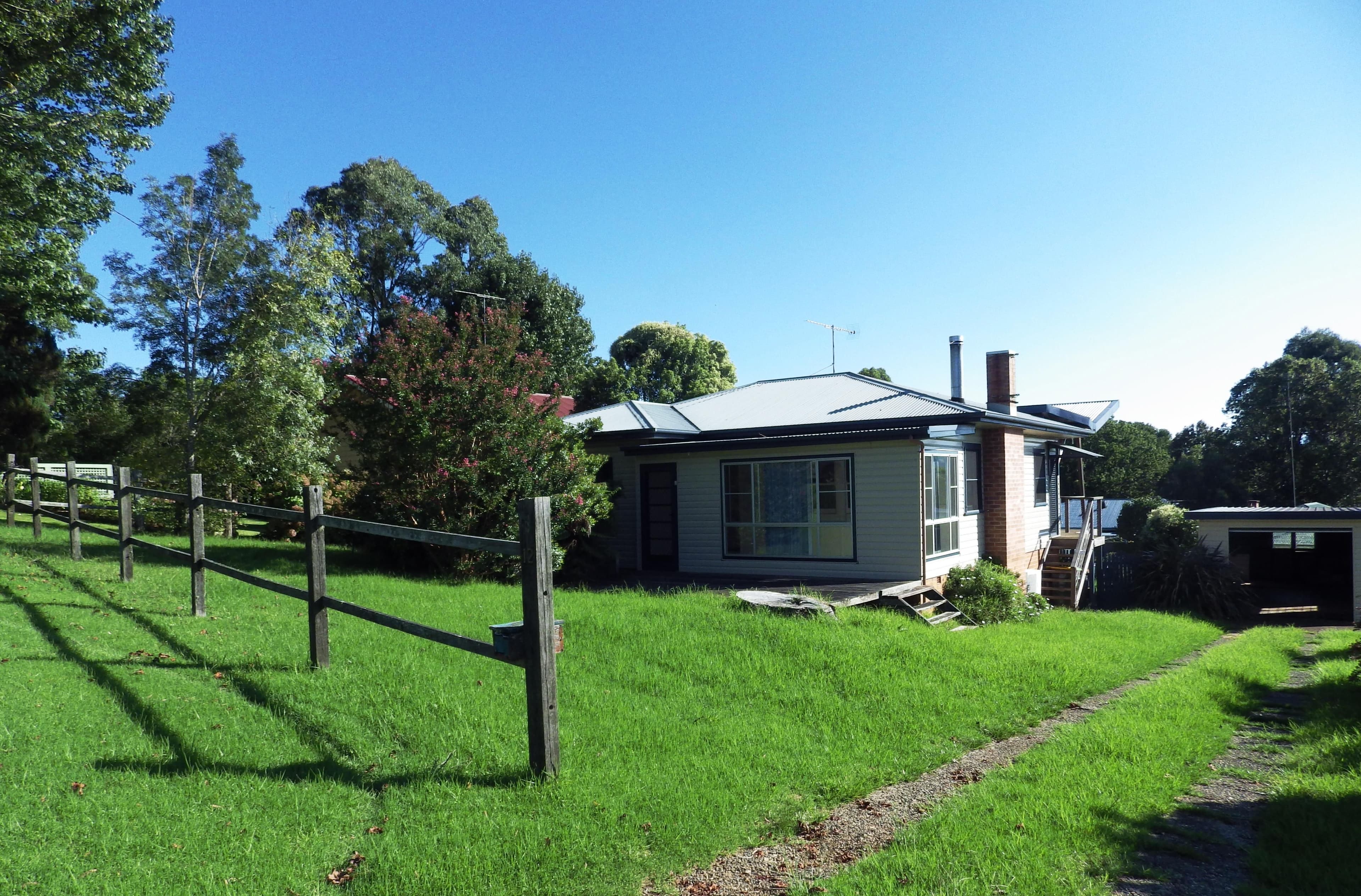 12 Beech Street, Dorrigo - Image 1