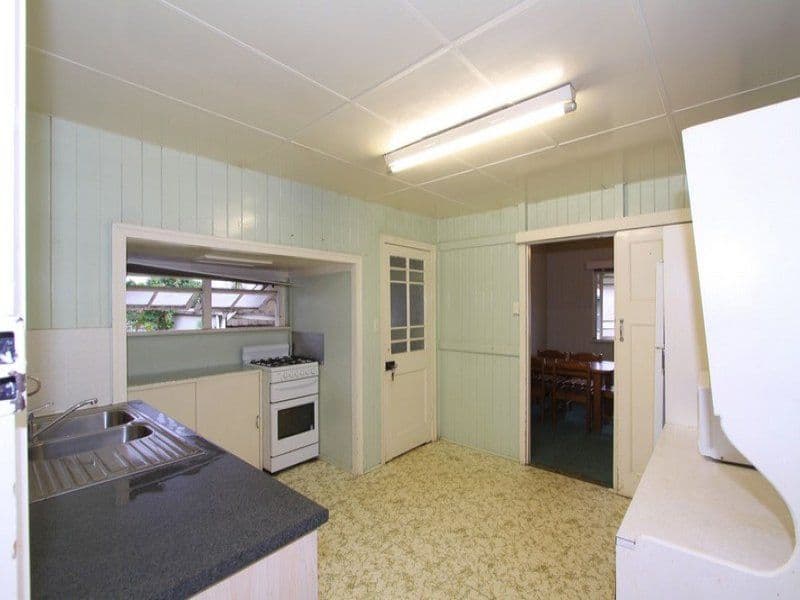 109 Branyan Street, SVENSSON HEIGHTS QLD 4670, Svensson Heights - Thumbnail 2