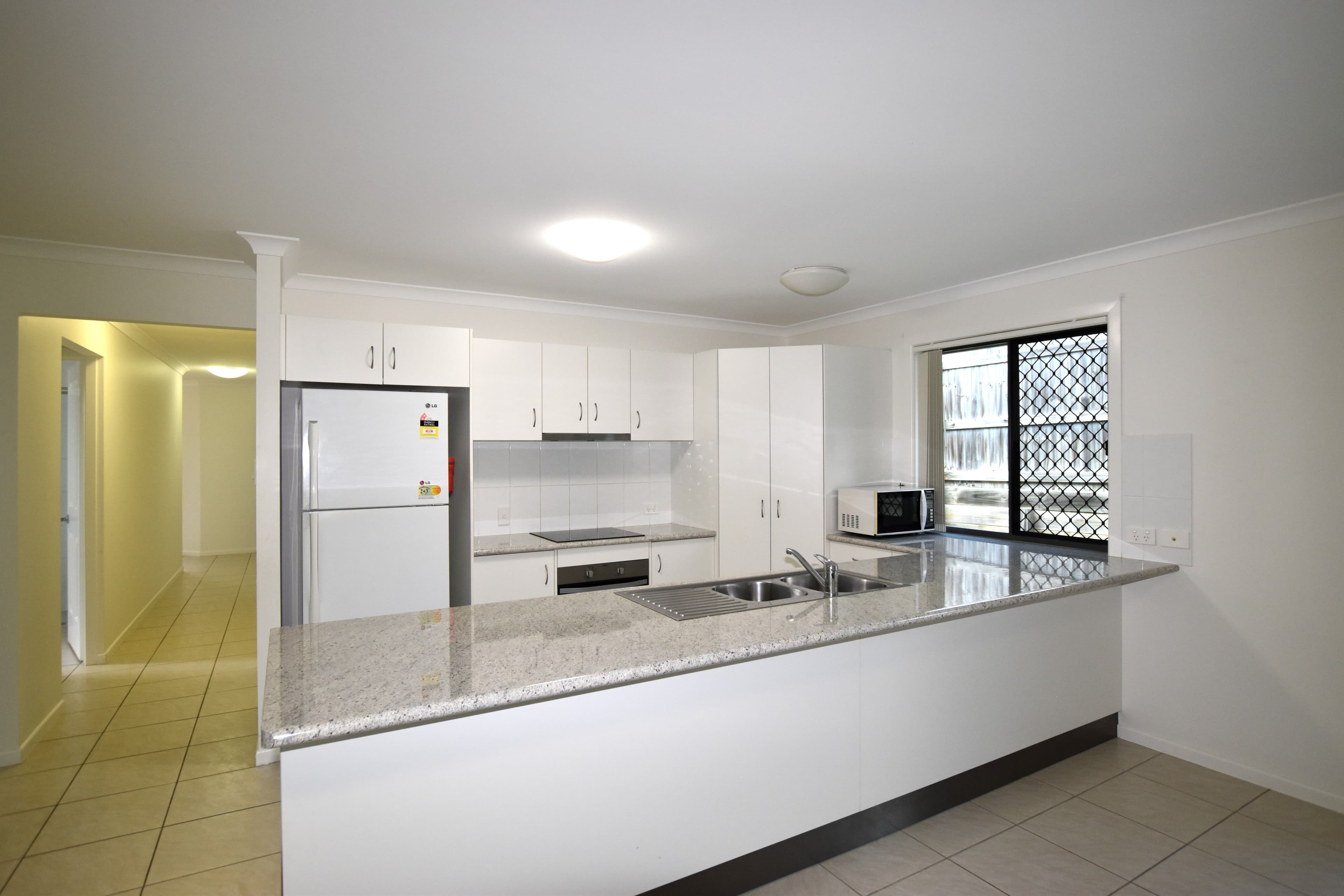 28 Briffney Street, Kirkwood QLD 4680, Kirkwood - Thumbnail 3