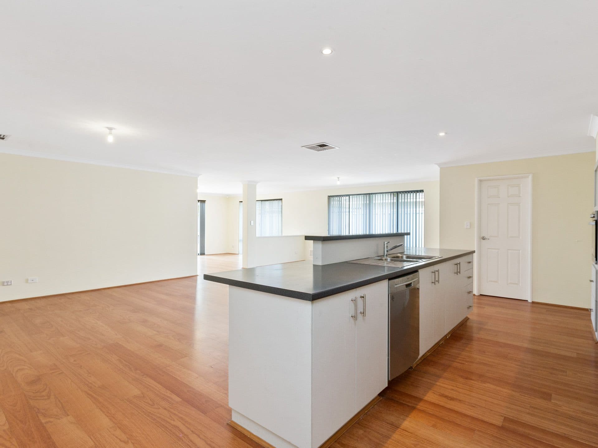 13 Barclay Way, Piara Waters WA 6112, Piara Waters - Thumbnail 5