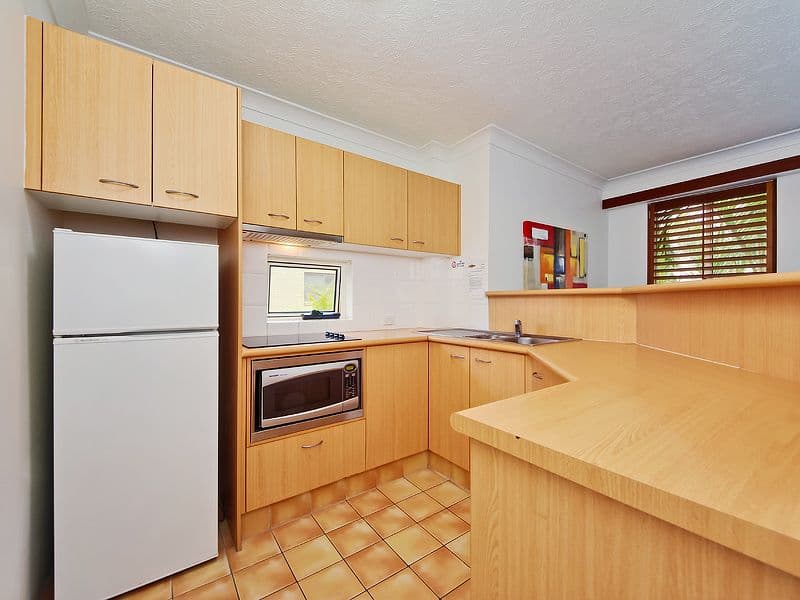 14 'Montego Sands' 21 Peerless Avenue, MERMAID BEACH QLD 4218, Mermaid Beach - Thumbnail 2