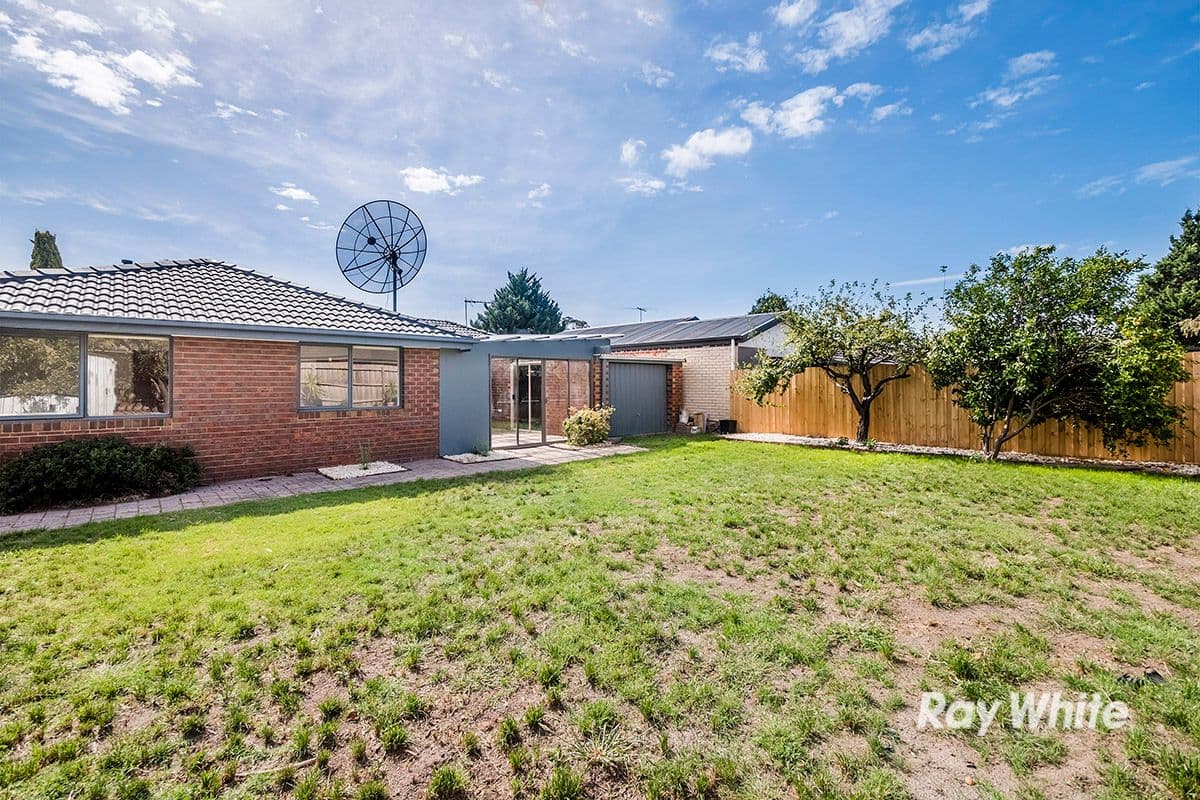 10 Balook Court, Cranbourne North VIC 3977, Cranbourne North - Thumbnail 6