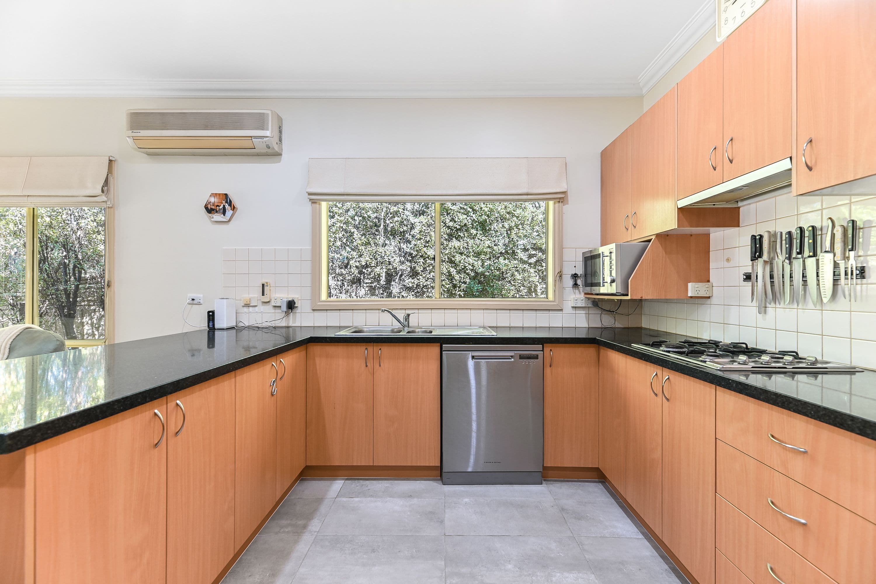 28 Russell Crescent, Mount Waverley VIC 3149, Mount Waverley - Thumbnail 4