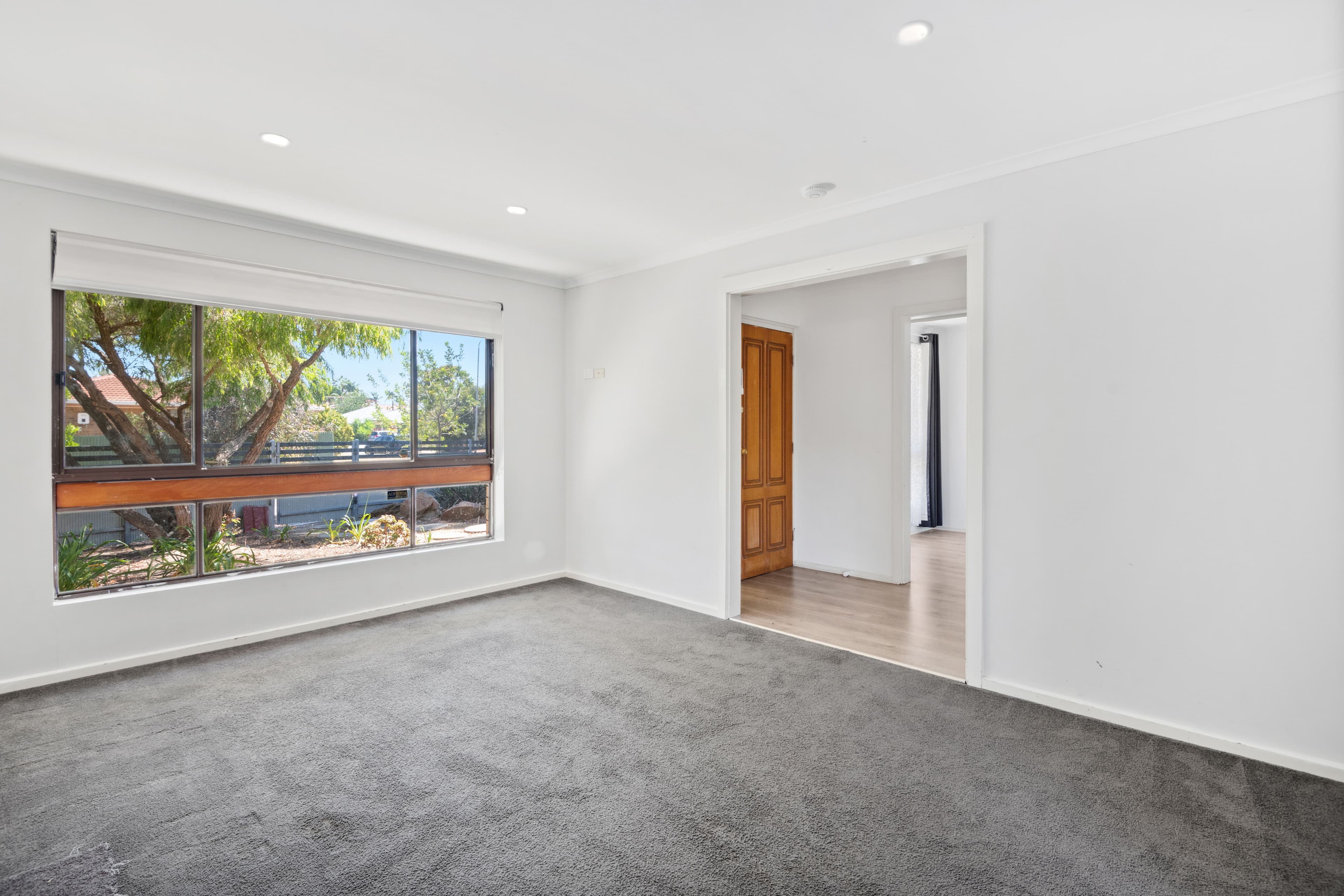 6 Raphael Crescent, Morphett Vale SA 5162, Morphett Vale - Thumbnail 2