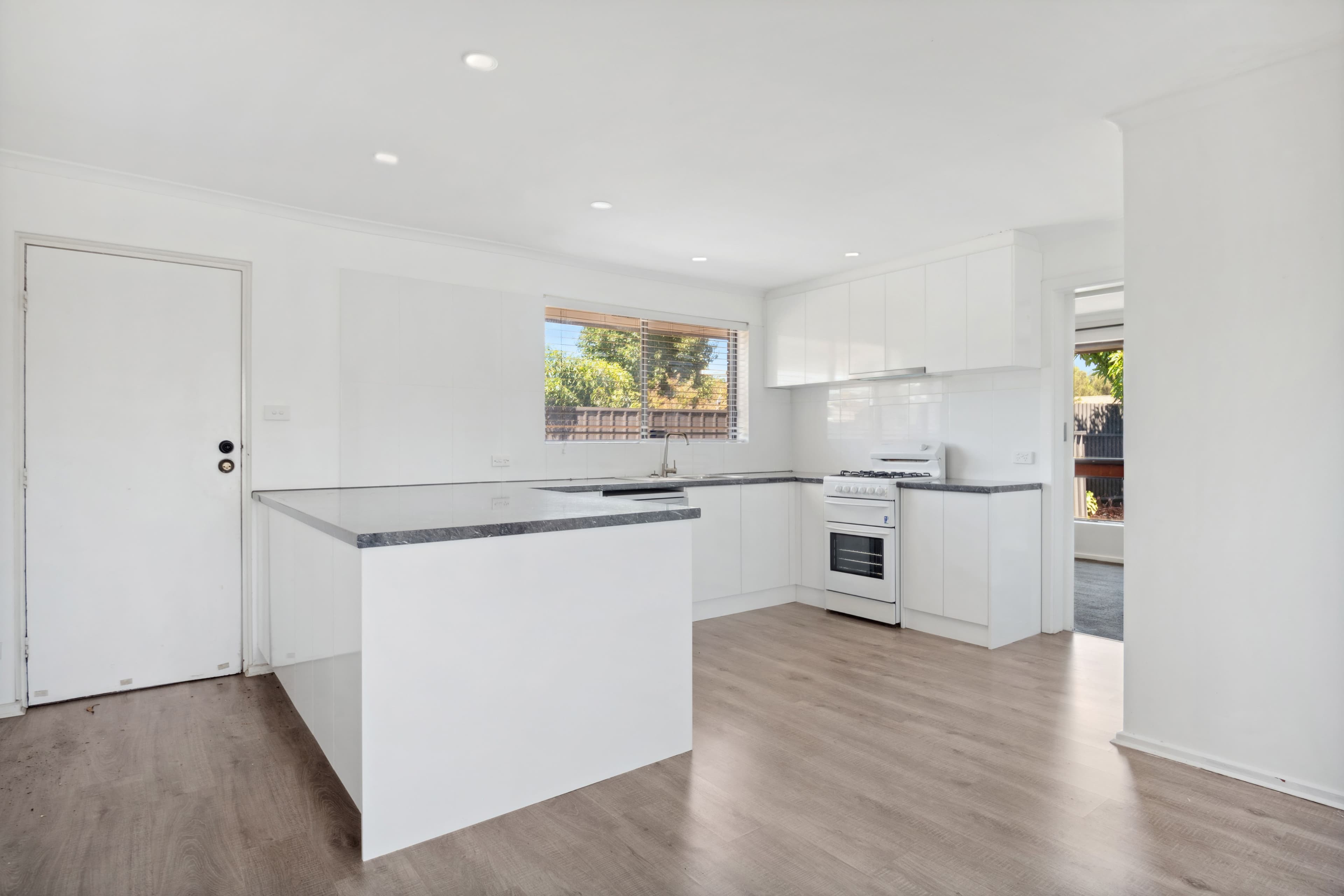 6 Raphael Crescent, Morphett Vale SA 5162, Morphett Vale - Thumbnail 6