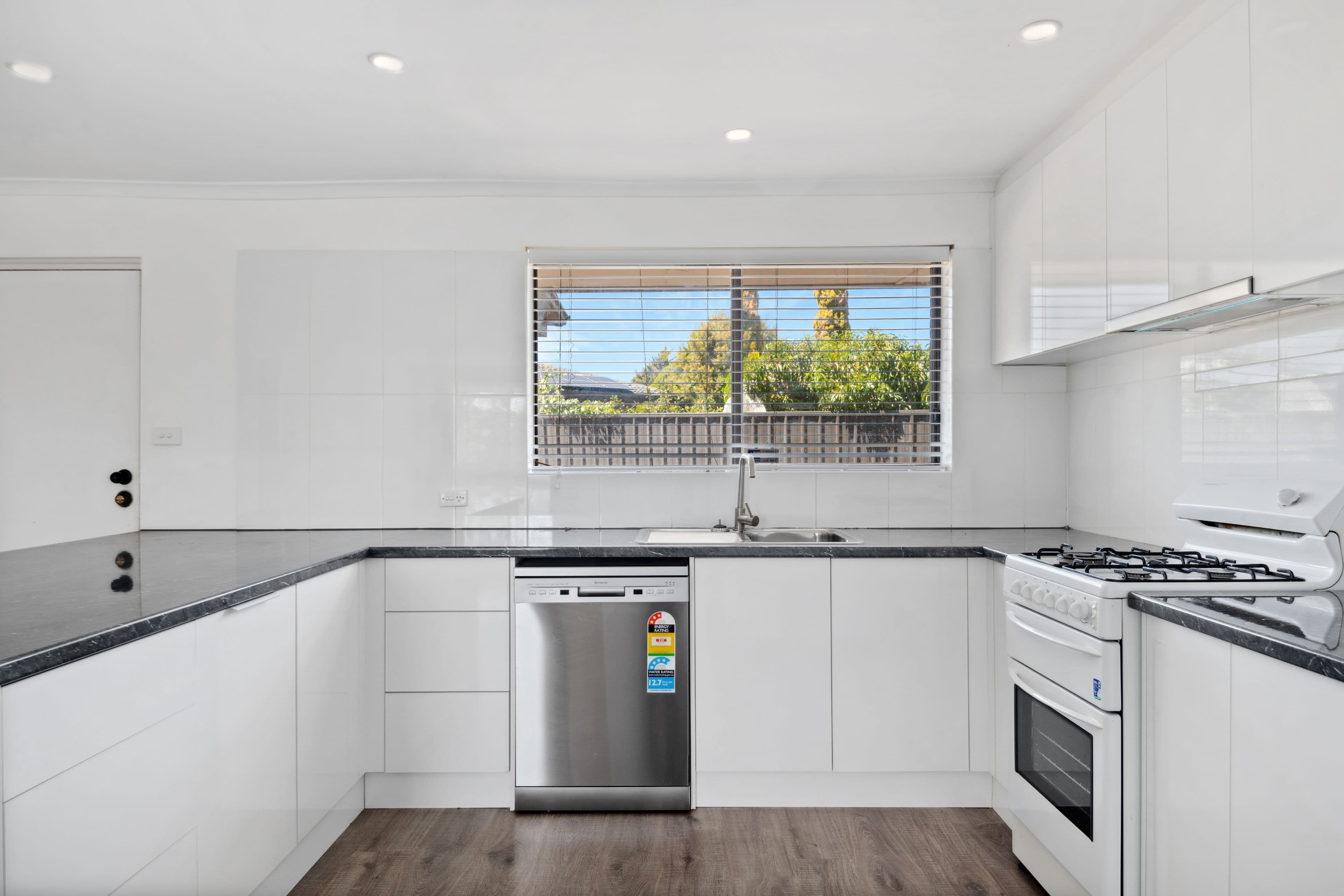 6 Raphael Crescent, Morphett Vale SA 5162, Morphett Vale - Thumbnail 8
