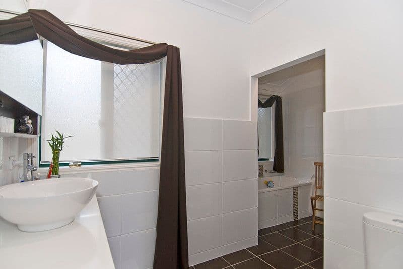 96 Strawberry Road, MUDGEERABA QLD 4213, Mudgeeraba - Thumbnail 6