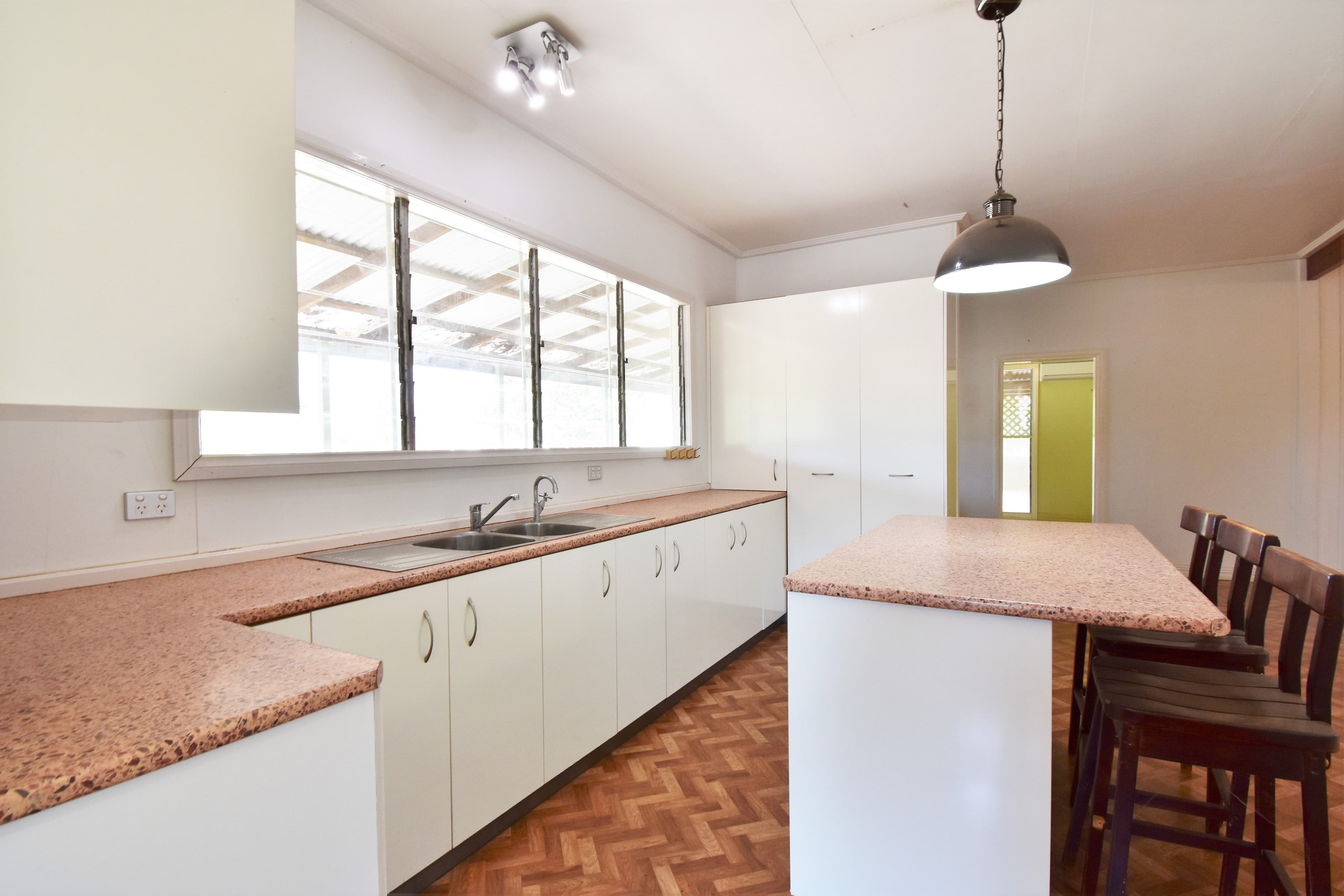 33 Myall Street, Barcaldine QLD 4725, Barcaldine - Thumbnail 2