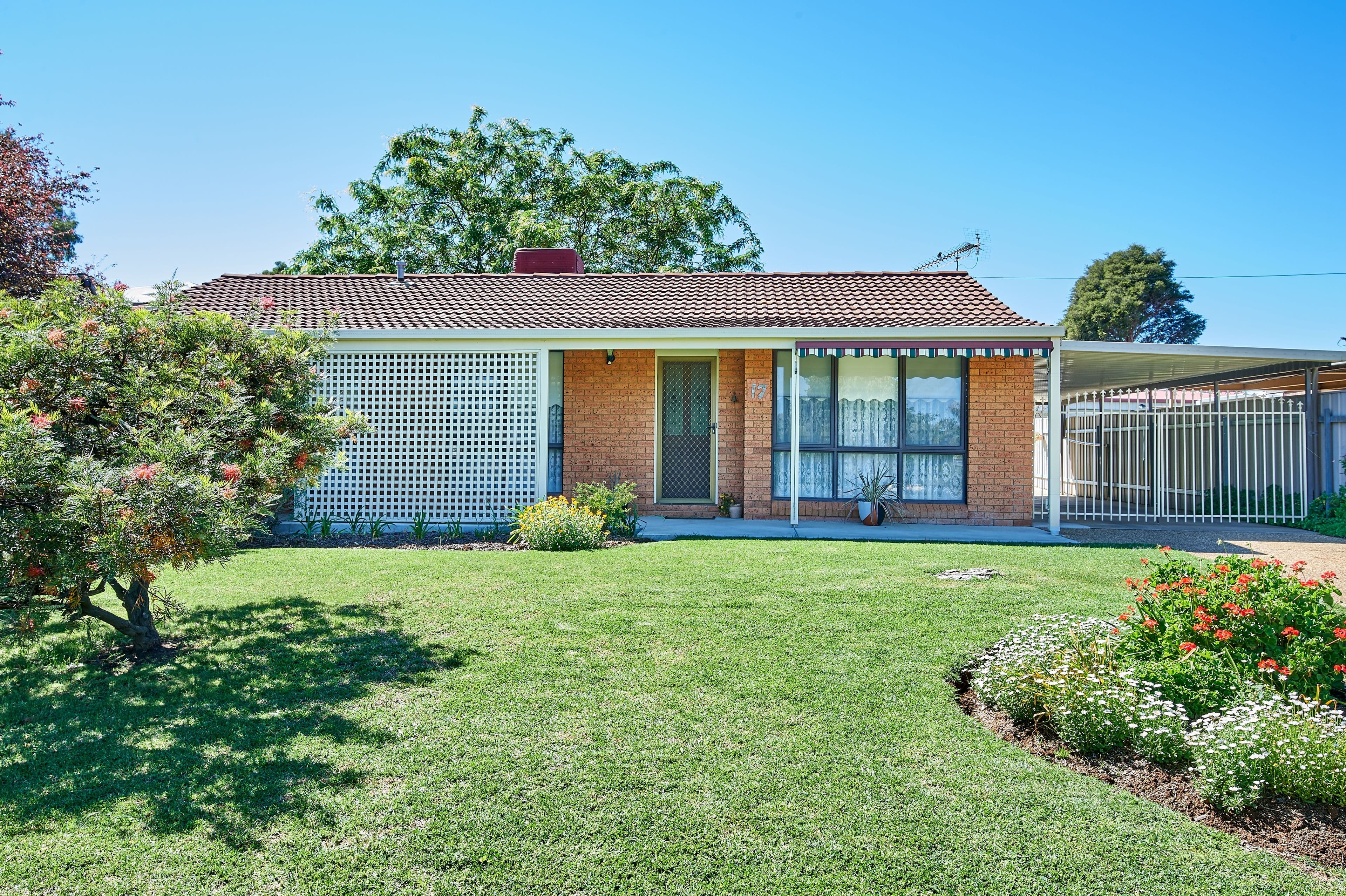 17 Crisp Drive, FLOWERDALE NSW 2650, Flowerdale - Image 1