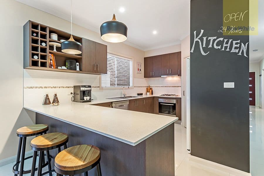 37 Viewside Crescent, Craigieburn VIC 3064, Craigieburn - Thumbnail 3
