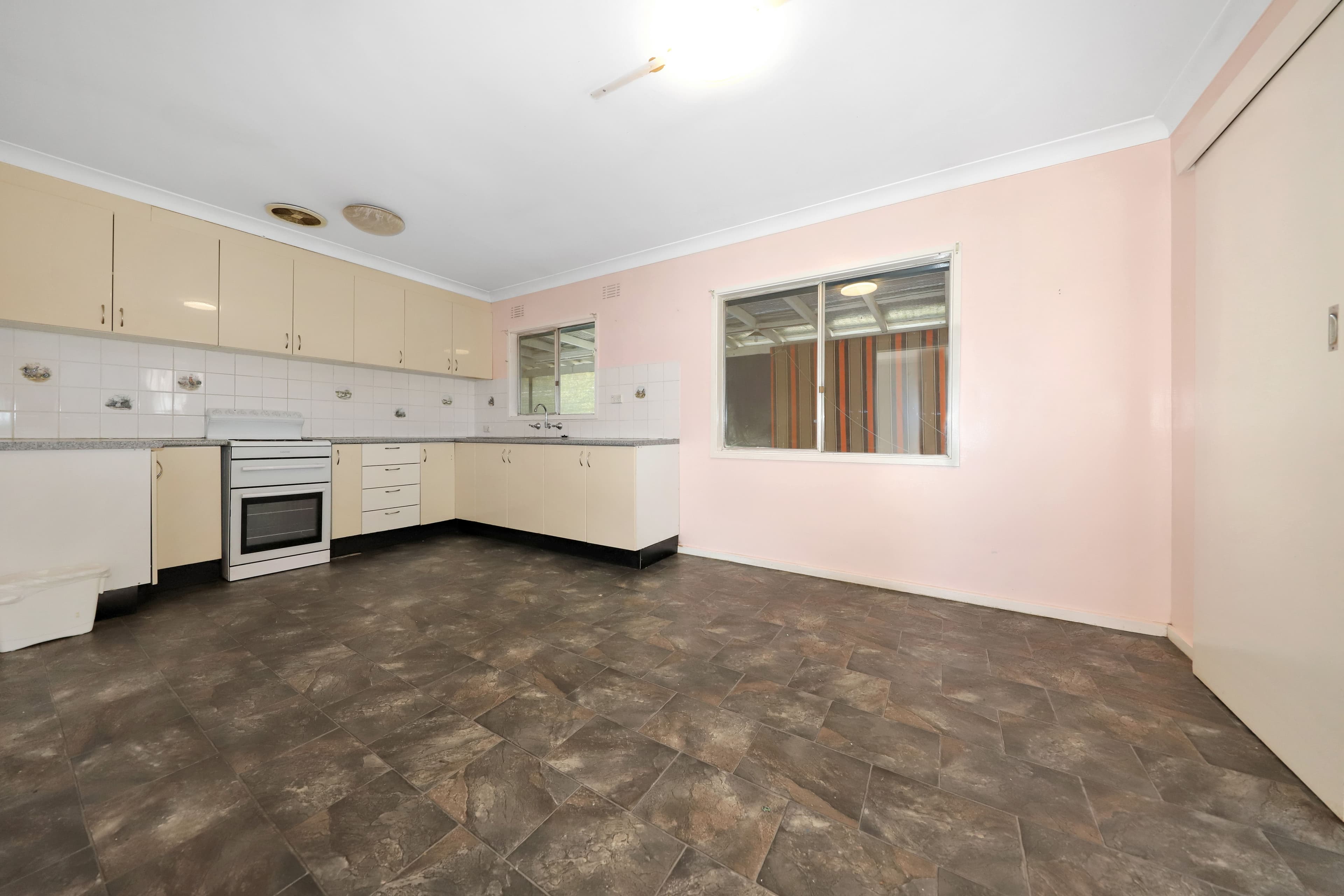 9 Simpson Street, Tumut NSW 2720, Tumut - Thumbnail 4