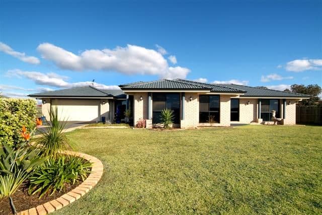 8 Michael Street, WESTBROOK QLD 4350, Westbrook - Image 1