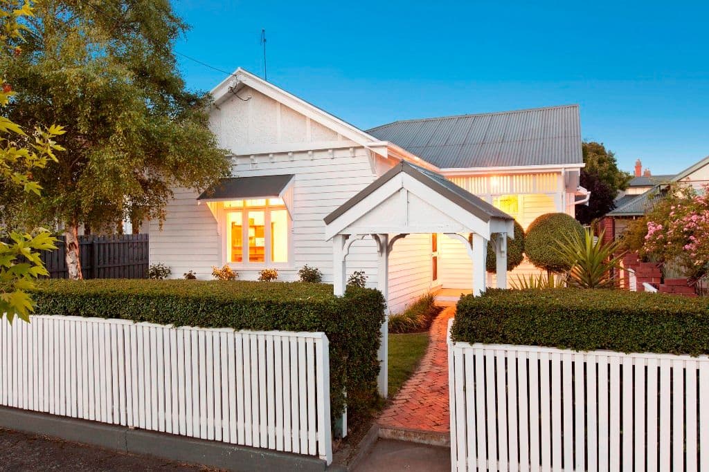 24 Victoria Avenue, LAKE WENDOUREE VIC 3350, Lake Wendouree - Image 1