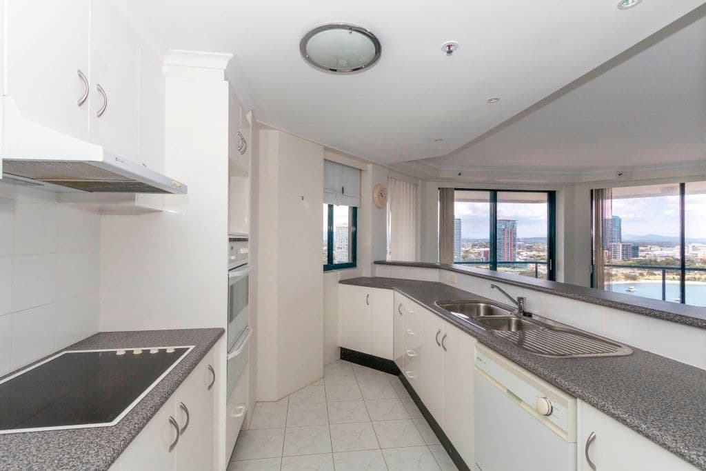 Apt 70 'The Waratah' 22 Montgomery Avenue, MAIN BEACH QLD 4217, Main Beach - Thumbnail 3