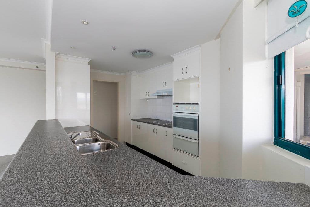 Apt 70 'The Waratah' 22 Montgomery Avenue, MAIN BEACH QLD 4217, Main Beach - Thumbnail 4