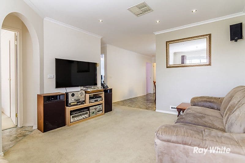 68 Scarborough Avenue, Cranbourne West VIC 3977, Cranbourne West - Thumbnail 4