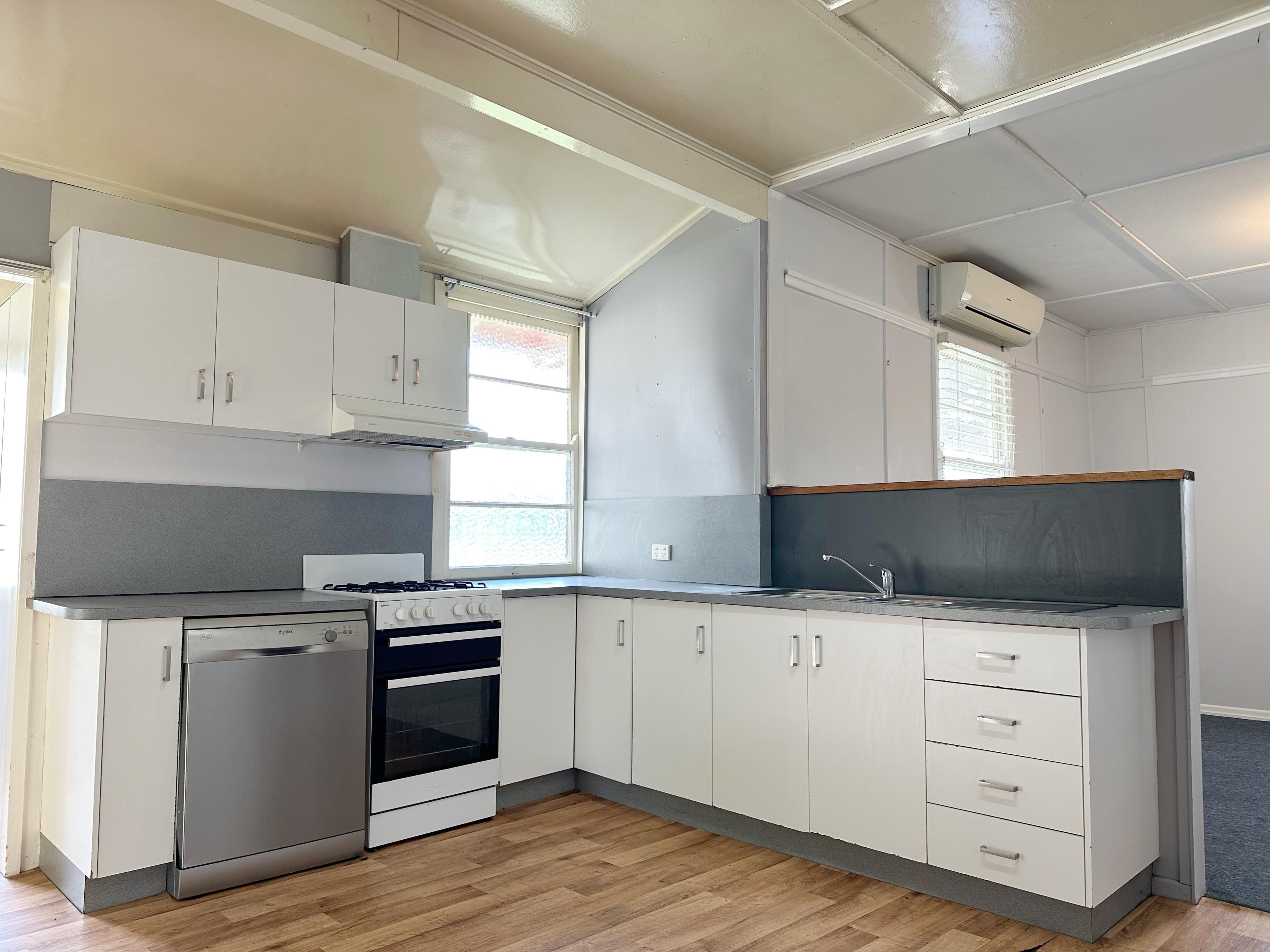 43 Seymour Street, Bathurst NSW 2795, Bathurst - Thumbnail 2