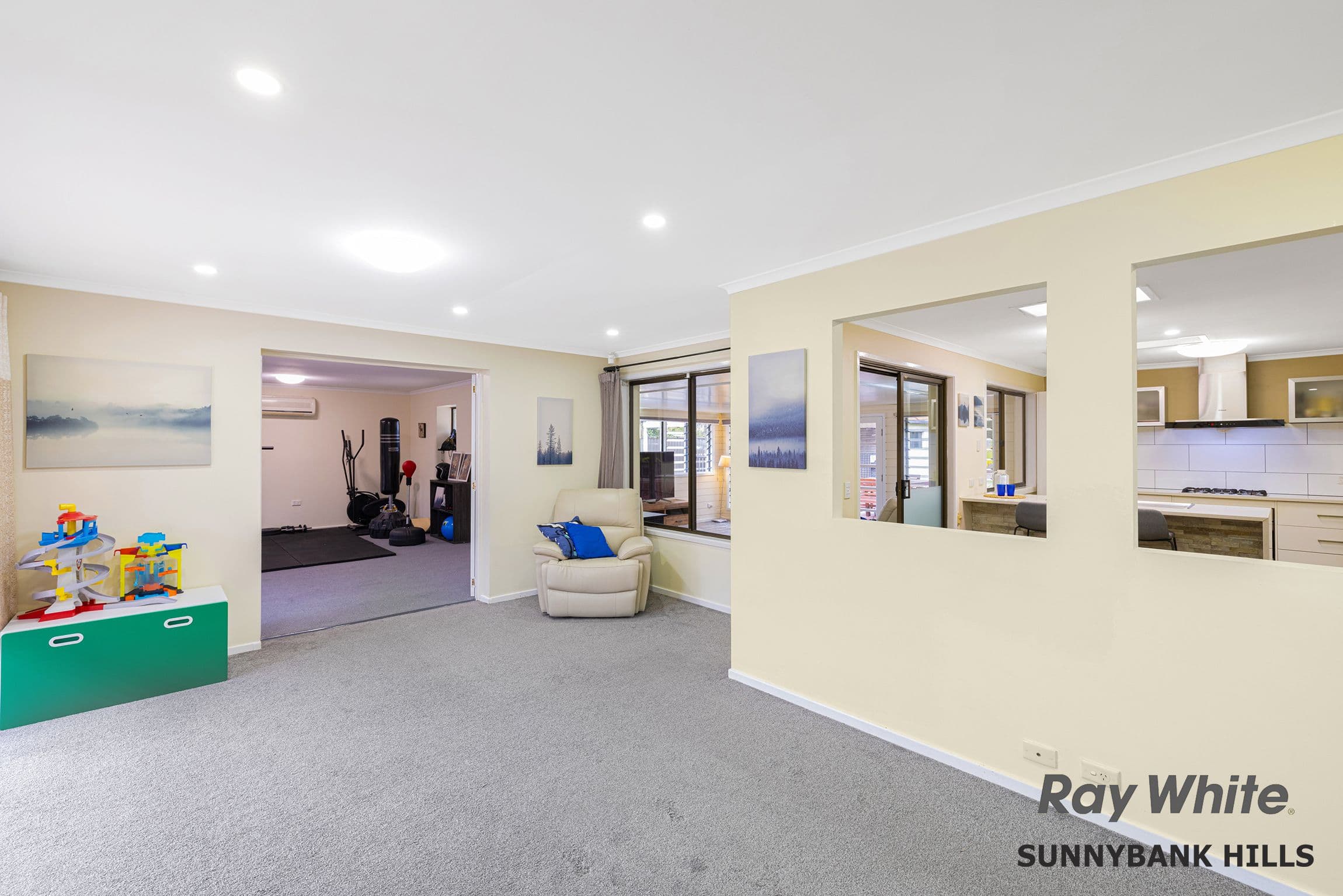 18 Alphitonia Crescent, Sunnybank Hills QLD 4109, Sunnybank Hills - Thumbnail 2
