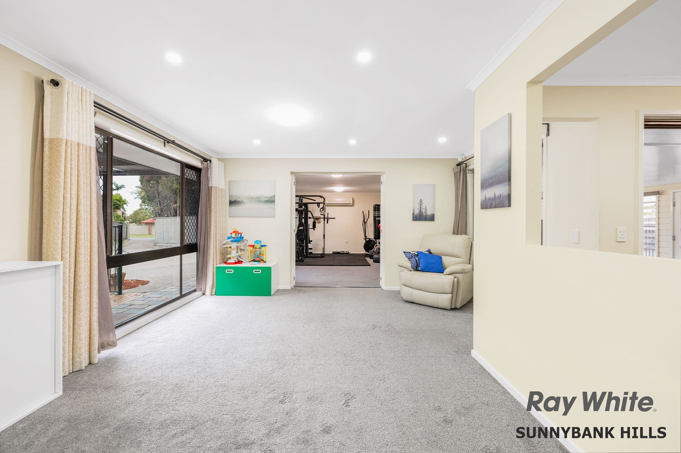 18 Alphitonia Crescent, Sunnybank Hills QLD 4109, Sunnybank Hills - Thumbnail 3