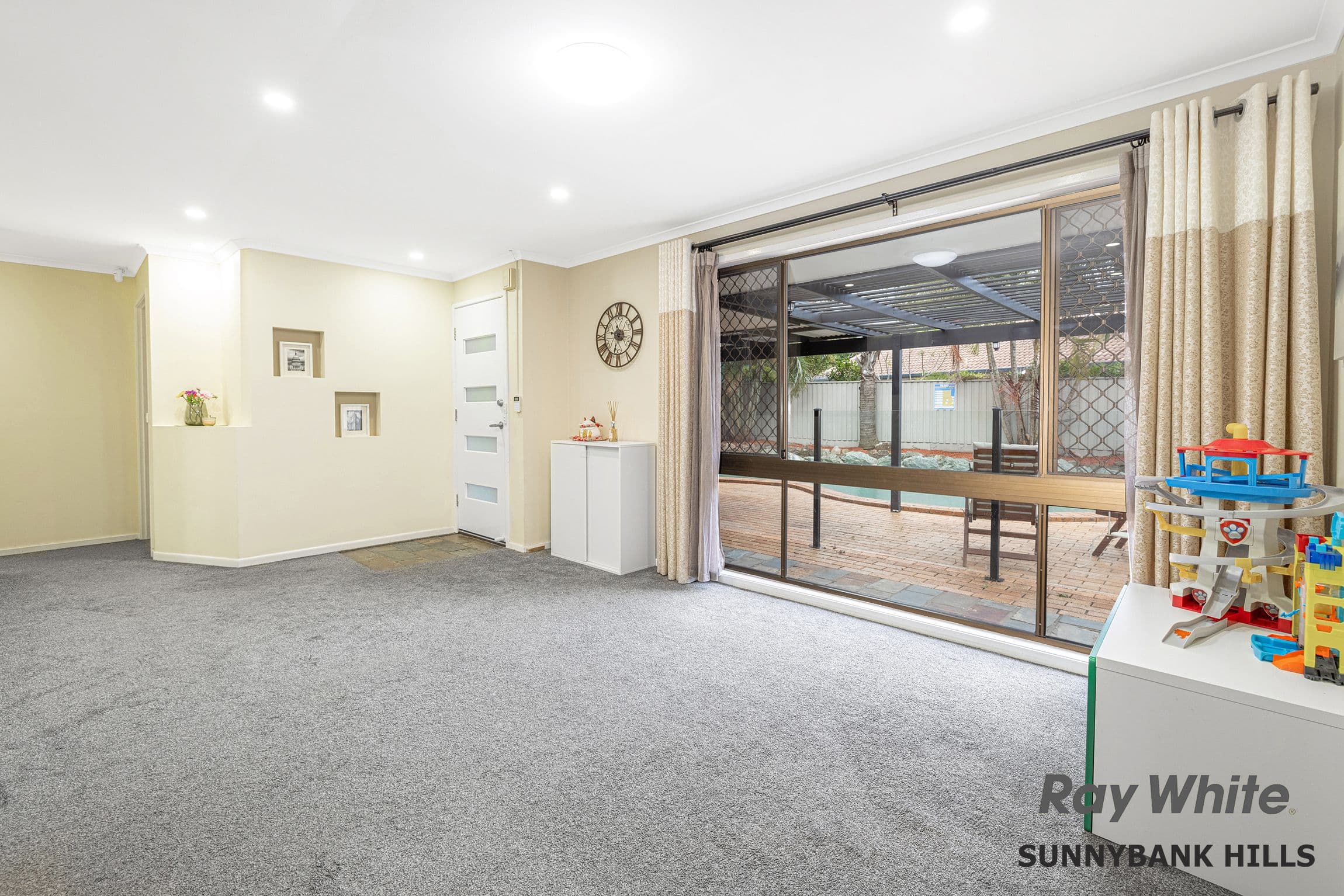 18 Alphitonia Crescent, Sunnybank Hills QLD 4109, Sunnybank Hills - Thumbnail 4
