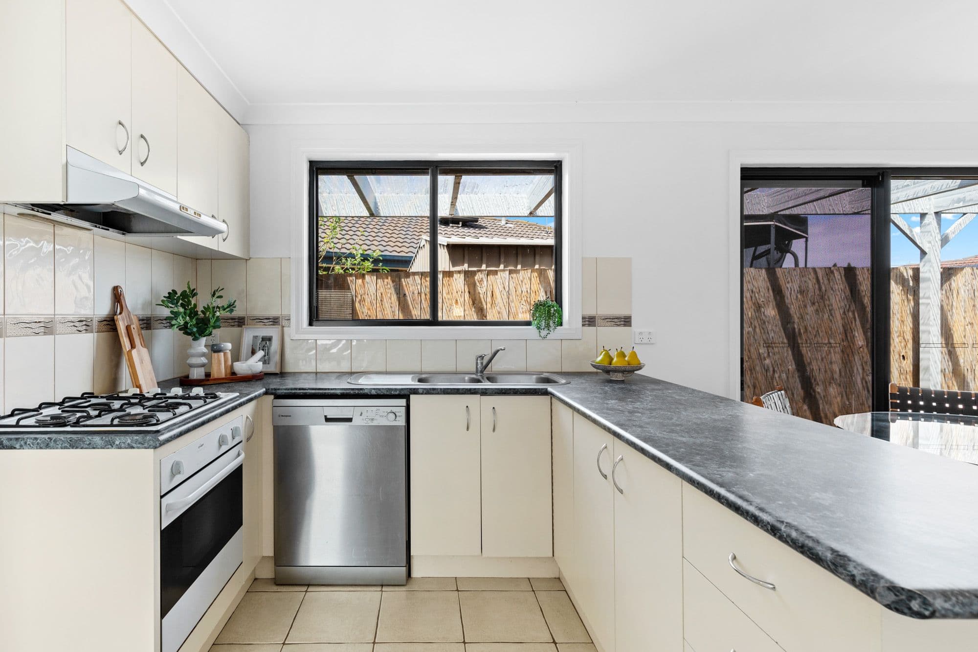 6 Lucy Close, Tarneit VIC 3029, Tarneit - Thumbnail 2