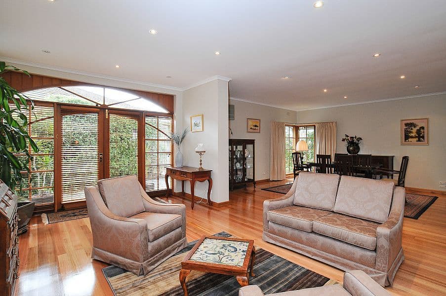 18 Endeavour Street, MITCHAM VIC 3132, Mitcham - Thumbnail 2