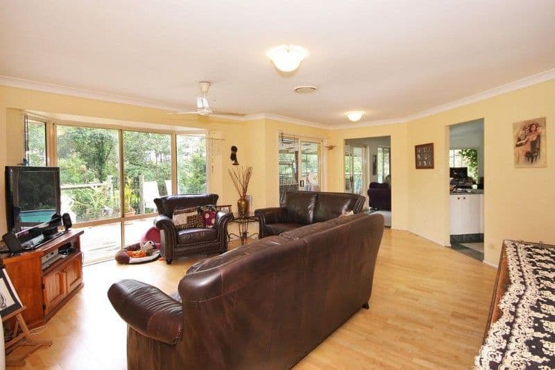 11 Walcoy Place, WORONGARY QLD 4213, Worongary - Thumbnail 2