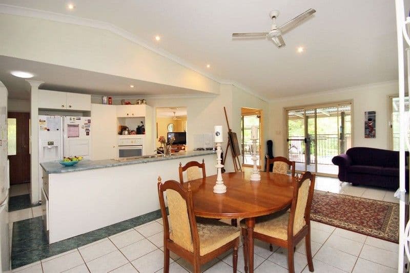11 Walcoy Place, WORONGARY QLD 4213, Worongary - Thumbnail 8