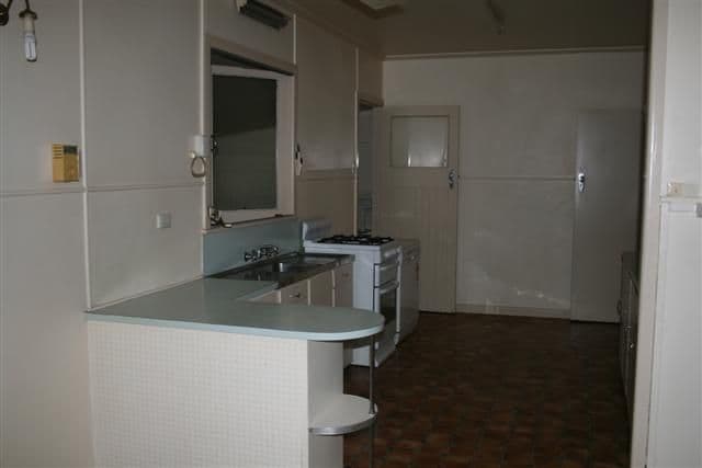 11 Eva Street, ROMA QLD 4455, Roma - Thumbnail 4