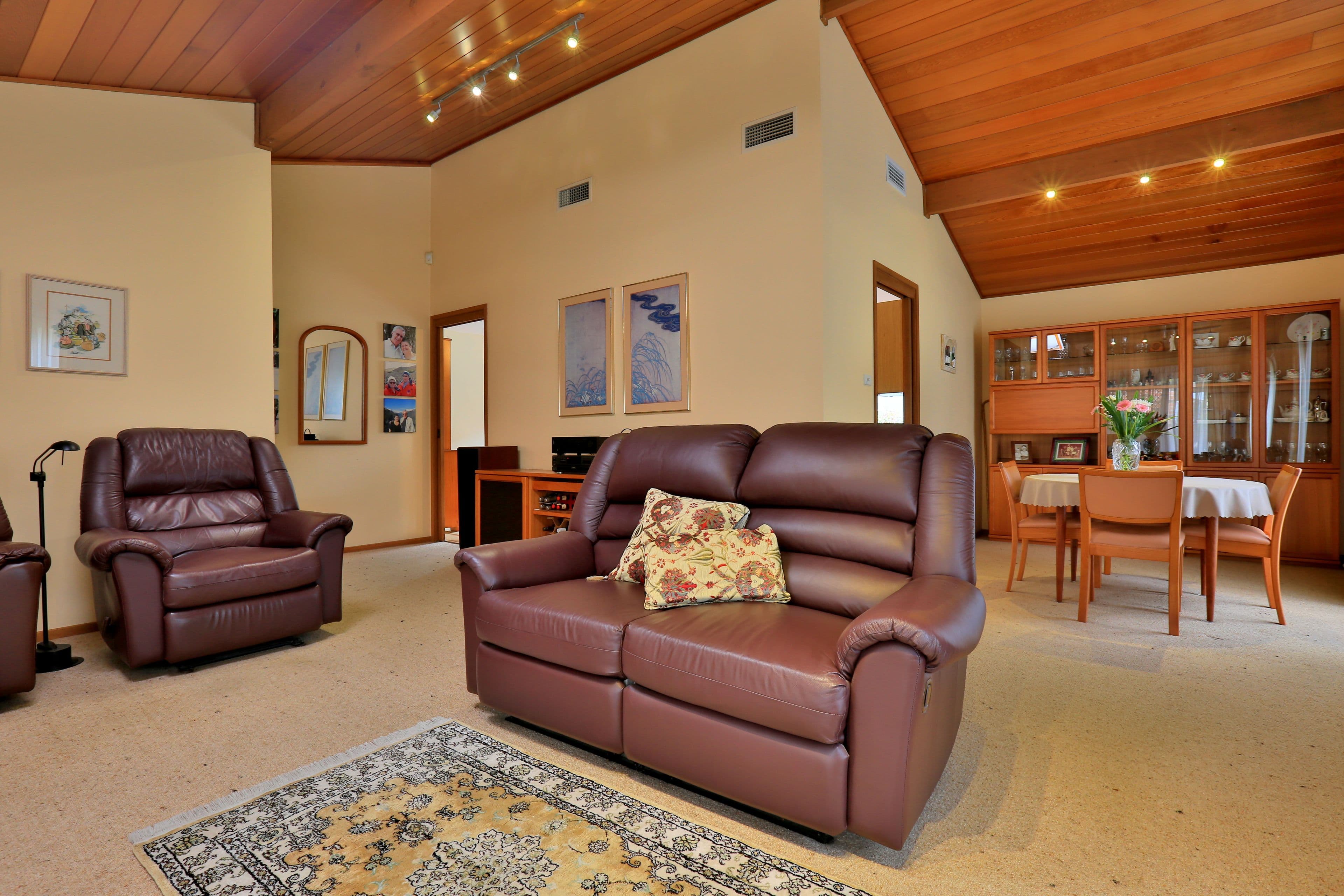 3 Garry Court, Georges Hall - Thumbnail 2