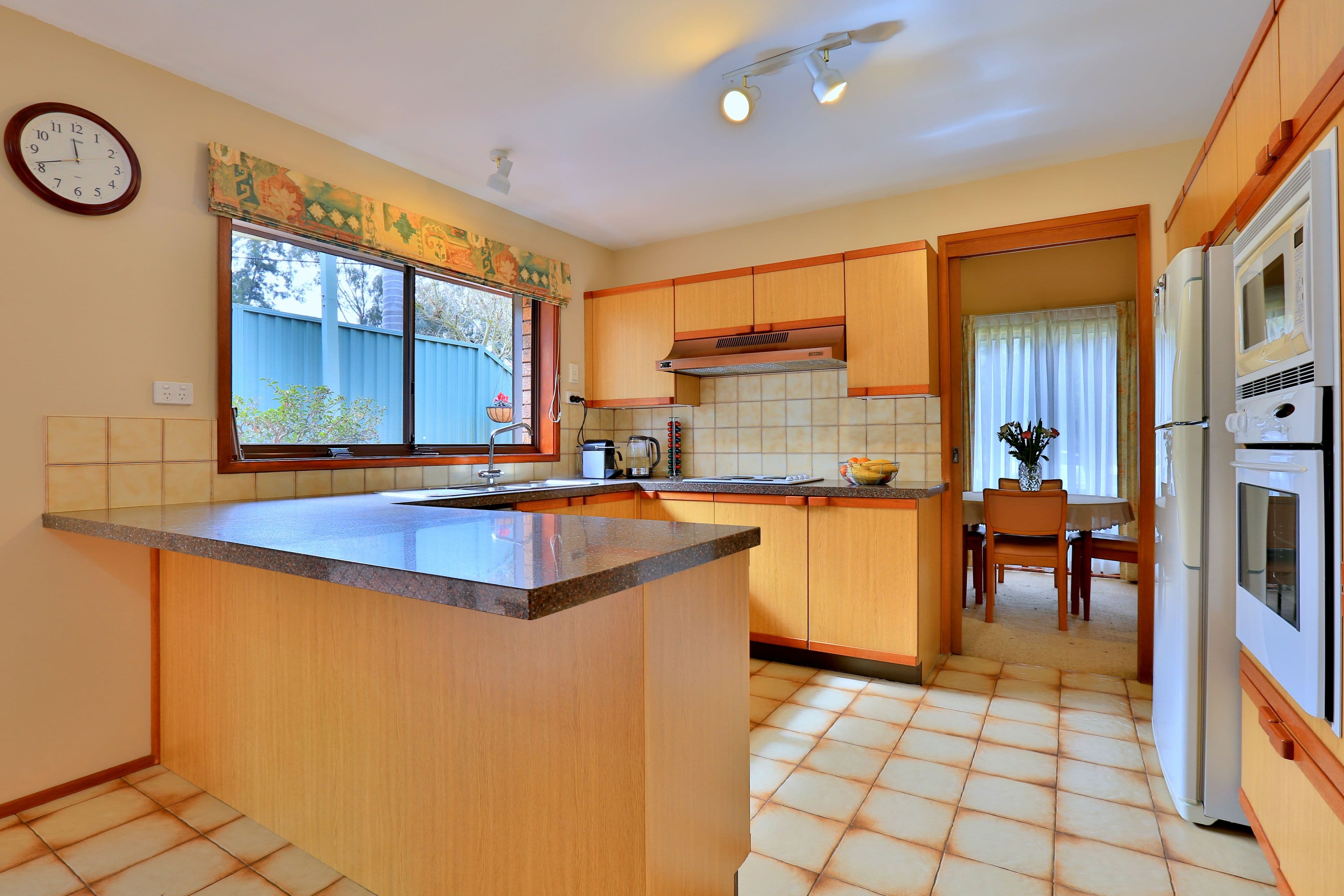 3 Garry Court, Georges Hall - Thumbnail 3