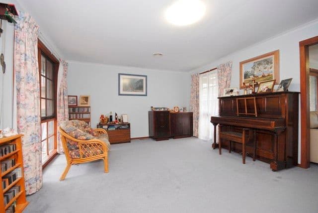 6 Coniston Close, CROYDON HILLS VIC 3136, Croydon Hills - Thumbnail 3