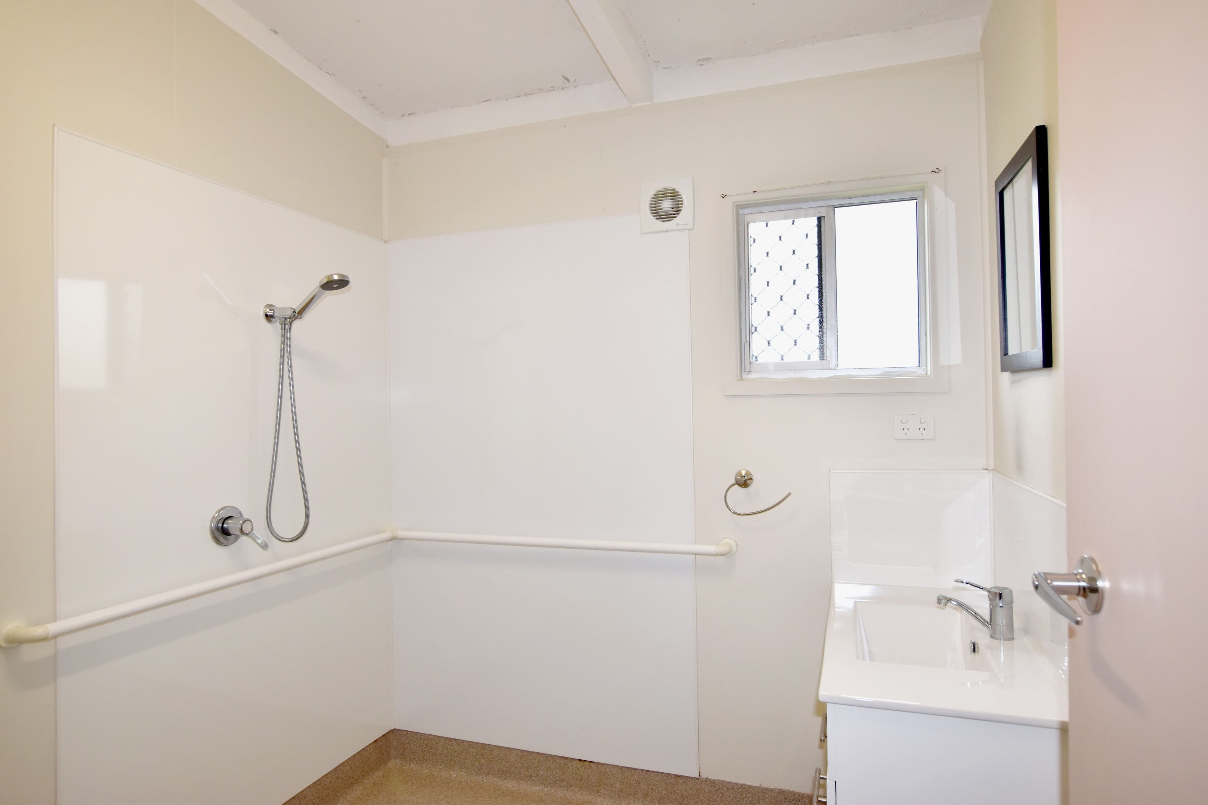16 Streeter Street, Clinton QLD 4680, Clinton - Thumbnail 3
