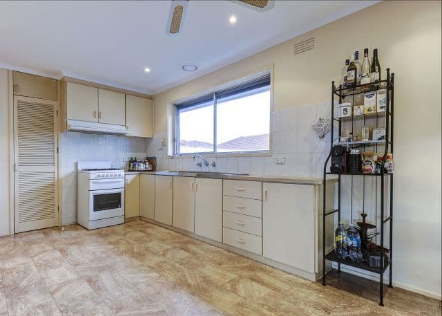 24 Tracey Street, Reservoir VIC 3073, Reservoir - Thumbnail 4