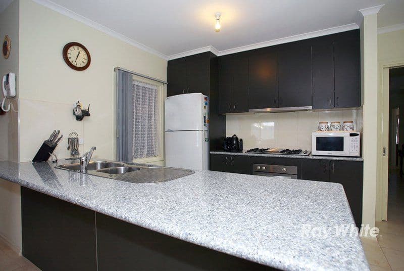 9 Dunferline Crescent, CRANBOURNE VIC 3977, Cranbourne - Thumbnail 3