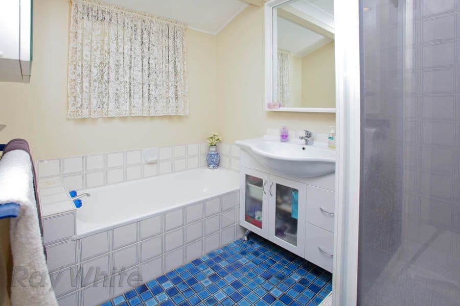 1 Lambrook Court, CAMIRA QLD 4300, Camira - Thumbnail 7