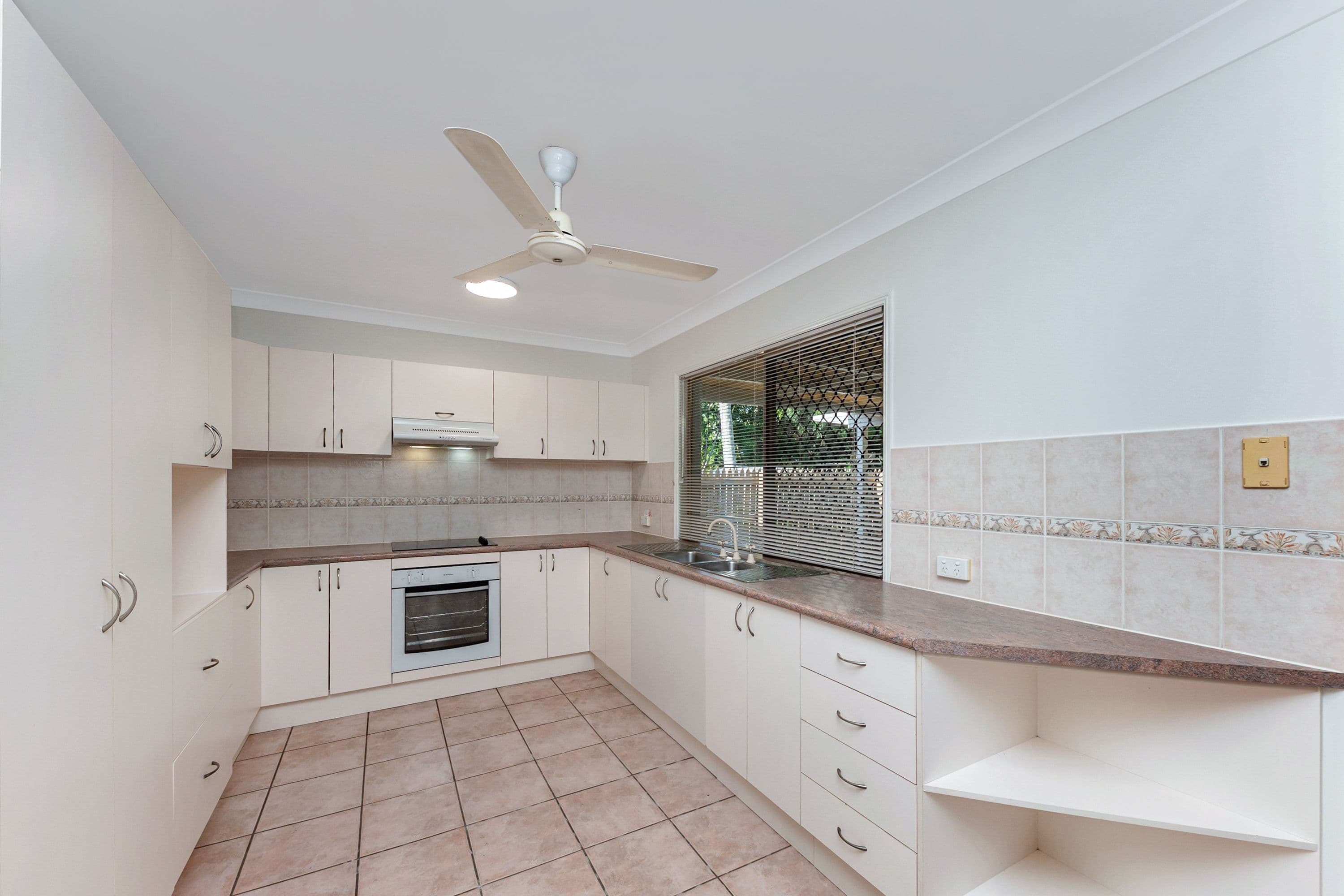 8 Flame Court, Kirwan QLD 4817, Kirwan - Thumbnail 2