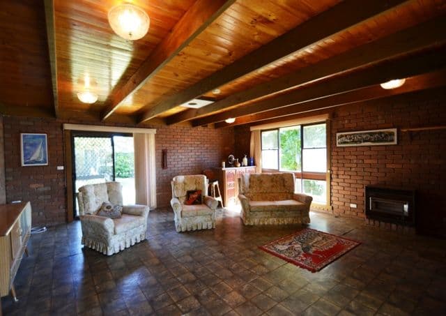 8 Priestley Crescent, SEYMOUR VIC 3660, Seymour - Thumbnail 2