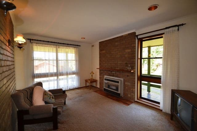 8 Priestley Crescent, SEYMOUR VIC 3660, Seymour - Thumbnail 4