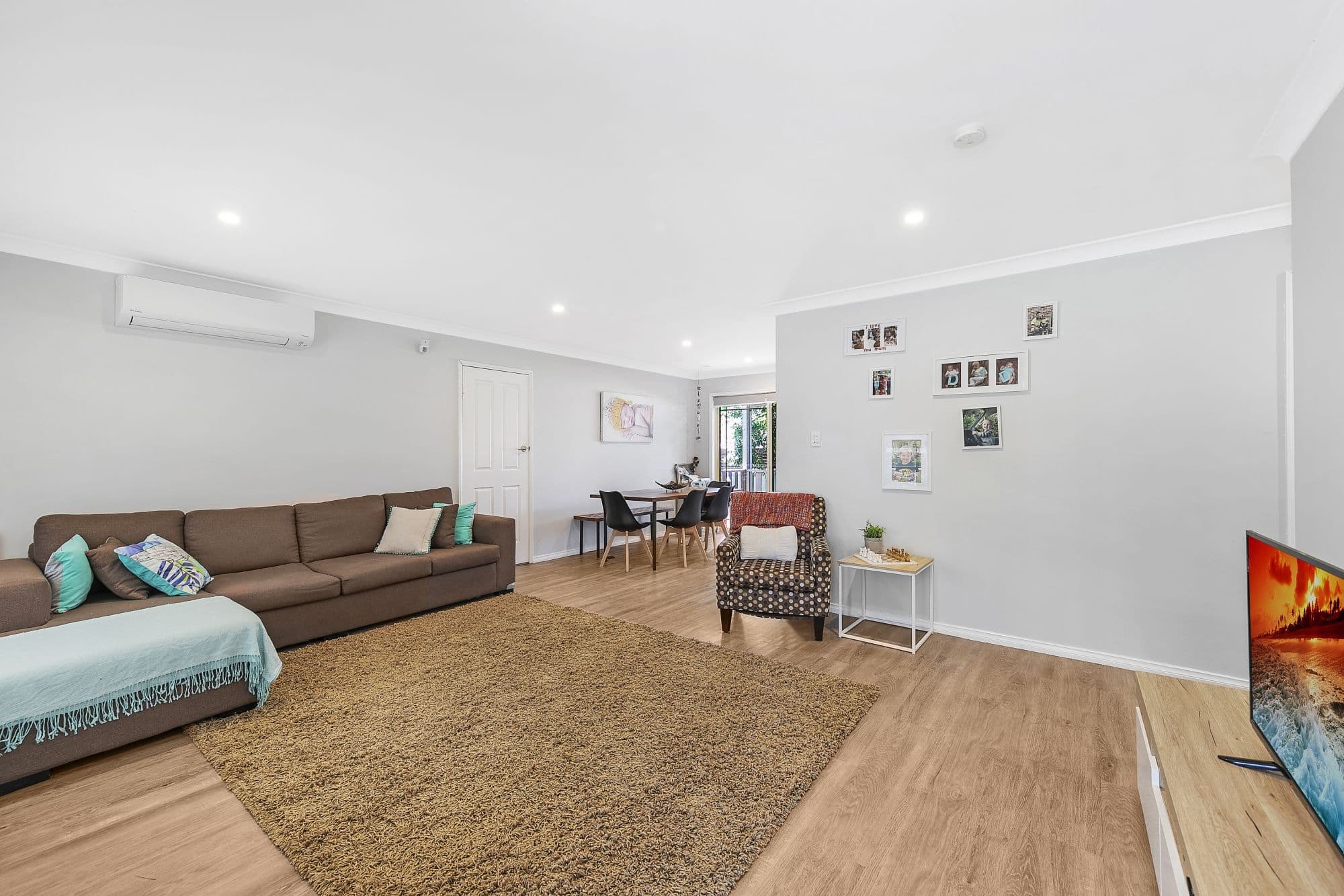 29 Kerry Crescent, Berkeley Vale - Thumbnail 3