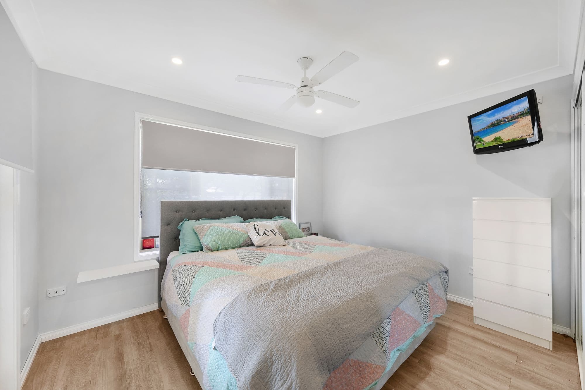 29 Kerry Crescent, Berkeley Vale - Thumbnail 5