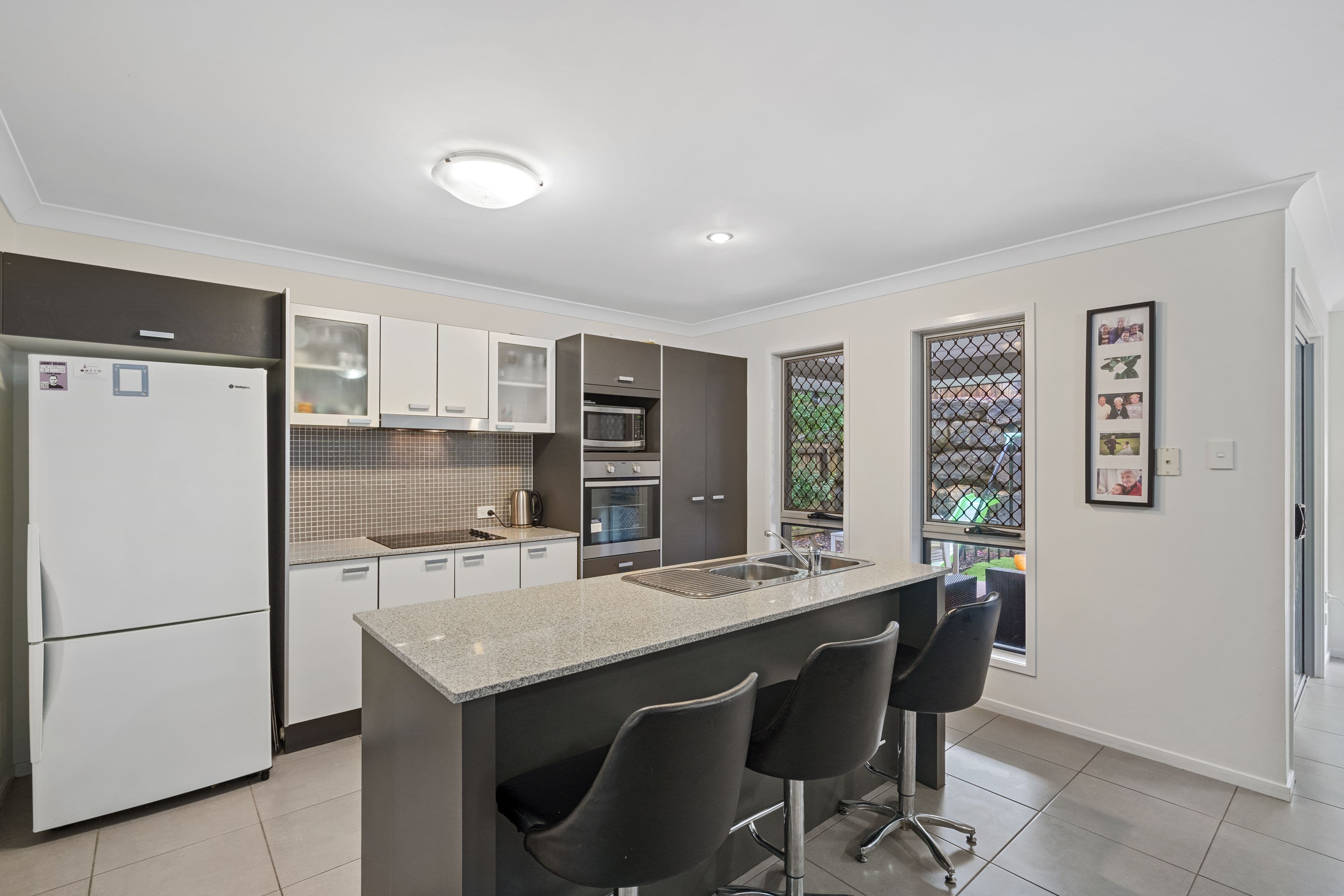 33 Shaw Place, Redland Bay QLD 4165, Redland Bay - Thumbnail 2