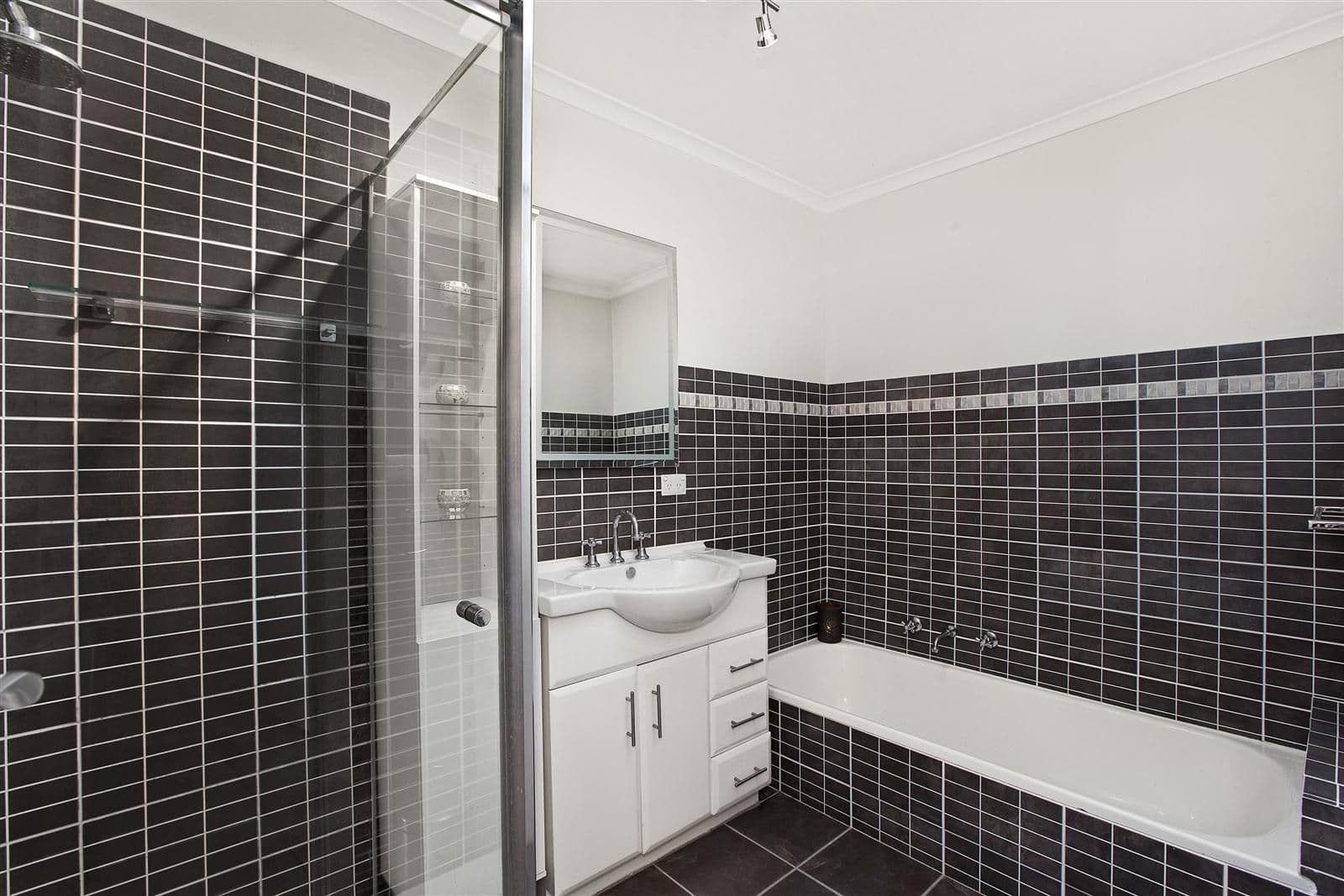 1 Leeds Street, DONCASTER EAST VIC 3109, Doncaster East - Thumbnail 3