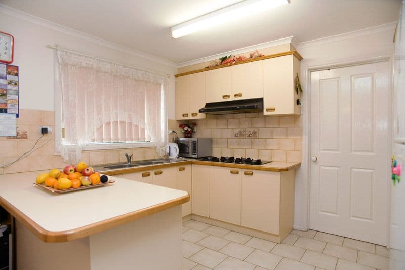 9 Carroll Crescent, MILL PARK VIC 3082, Mill Park - Thumbnail 2