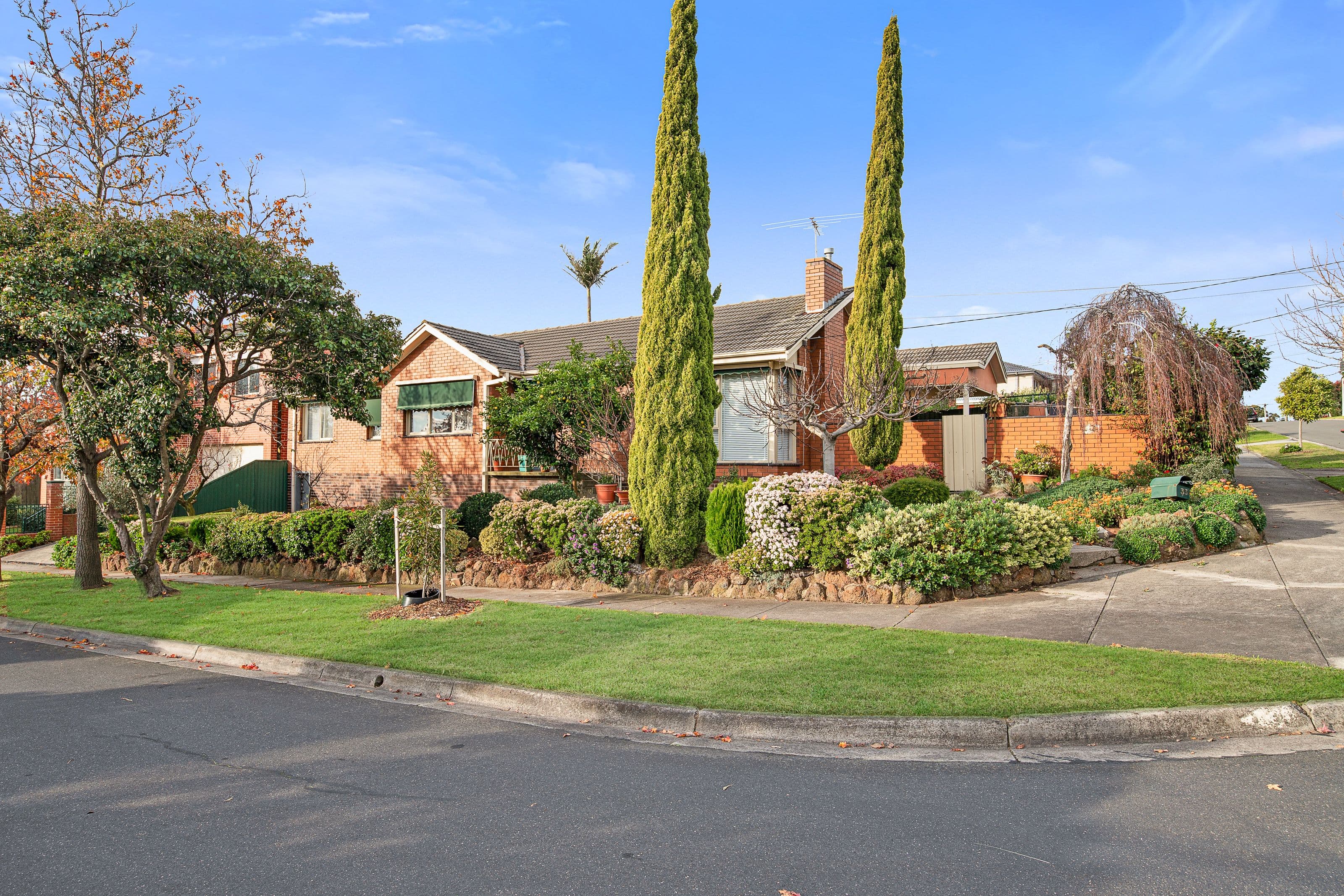 33 Ian Grove, Mount Waverley VIC 3149, Mount Waverley - Image 1